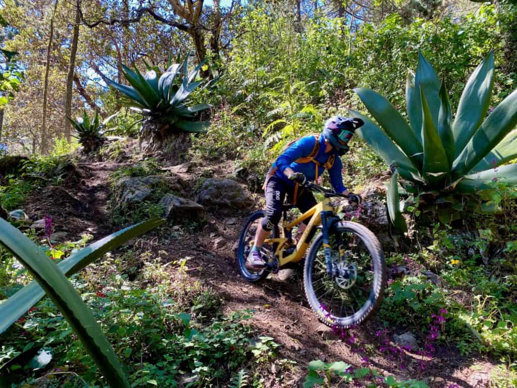 Mountain biker riding down trail in Oaxaca, Mexico wearing the Bell Super DH helmet