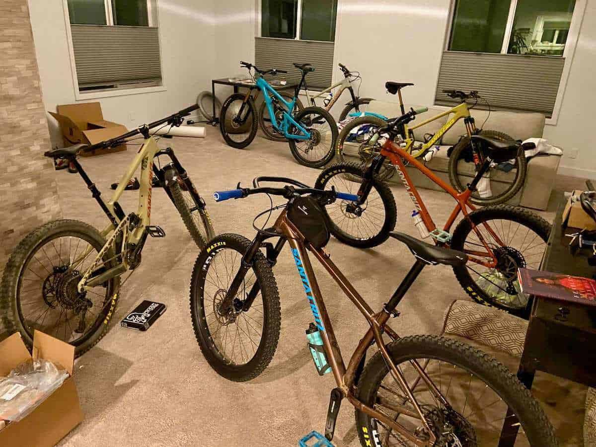 Room in house filled with six bikes